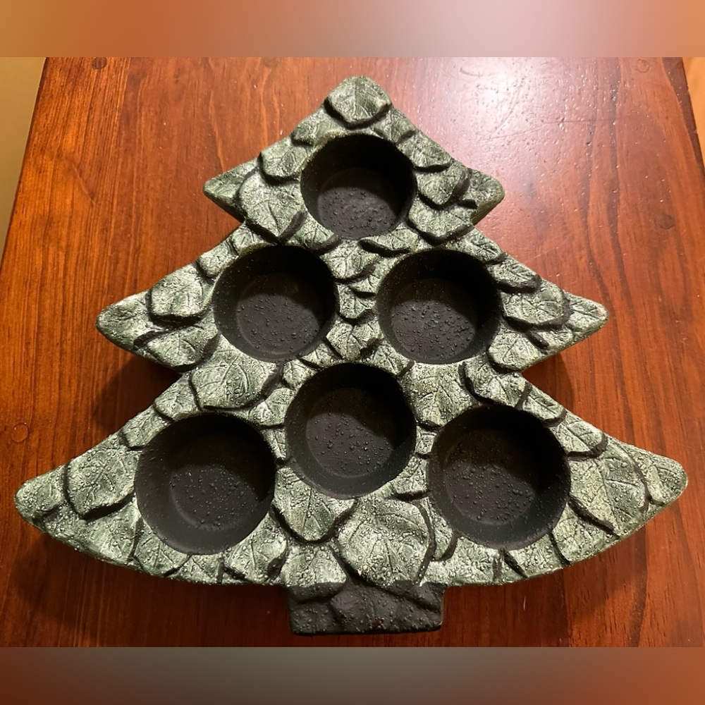 1999 Santa’s Workbench Christmas Tree Tea Light Display